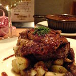 オレンジ - (ノ∇≦❤)牛フィレ肉のステーキ　フォアグラのソテー添え　トリュフソースで：1680円♪