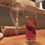 オレンジ - (p≧ω≦q)♪泡立ち半端ないです！シャロック カヴァ ブリュット(スペイン産)：600円：焼きリンゴを思わせる香りと味わいが特徴 ♪（’13.02月にて)