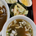 中華料理 喜楽 - 中華スープ/マカロニミニサラダ/デザート桃缶