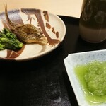 和ごころ 泉 - 子持ちもろこをばりぼり。焼き菜種の香りも素敵です。マスク越しに感じられるほど。