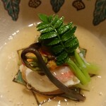 Wagokoro Izumi - 雲丹、車海老、汲み上げ湯葉に酢の味わい。黄金組み合わせ。そして、蕨と土筆の子の苦味に春めいて。葉山葵の効かせ方。