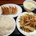 大阪王将 - 餃子付き定食990円