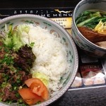 五味五香 - 牛ステーキライス＋半醤油ラーメン