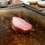 オカダ食品株式会社 - 和牛極上ステーキ肉 ミスジ 150g 焼き焼き風景