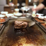 オカダ食品株式会社 - ローストビーフ用極上赤身肉 500g 焼き焼き風景