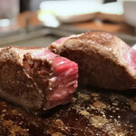 オカダ食品株式会社 - 和牛極上ヒレ肉 300g×2 焼き焼き風景