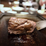 オカダ食品株式会社 - ローストビーフ用極上赤身肉 500g 焼き焼き風景