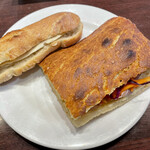 ヨシダベーカリー - ミルクフランス、キャロットラペと生ハムのサンド