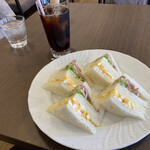 駱駝屋珈琲店 - ローストチキンのサンドとアイスコーヒー