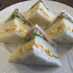 駱駝屋珈琲店 - ローストチキンのサンドのアップ！