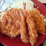 かつや - メンチカツ、海老フライ、ヒレカツとキャベツ