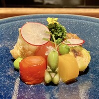 YAKITORI 燃 es - 10種類の野菜サラダ 自家製ドレッシング
                黄色人参・芽キャベツ・新じゃがいも・スティックセニョール・カリフラワー・パプリカ・そら豆・トマト・グリーンピース・ラディッシュ
                自家製ドレッシングめちゃうま♪