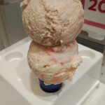 サーティワンアイスクリーム - 上：さくら、右：白桃ブラマンジェ