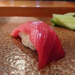 天寿し - トロ(出汁醤油で握られています）