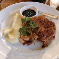 カルネジーオ イースト - 