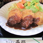 千石 - 本日の日替わり(休日メニュー)880円　ディクセルかつ　ひれカツとクリームコロッケの融合したもの。変わっててしかもおいしい。