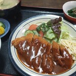 朝日屋食堂 - トンカツ定食1,000円♪手作りあっさりデミソース♪ほうれん草のおひたし・お味噌汁・薪ご飯・お漬物、、どれも美味しい♪