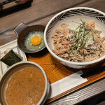 Oraga Soba - 旨辛 牛肉そば 720円