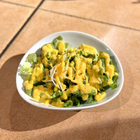 炭火焼肉 ふちおか - 人参と玉葱ソースの彩りサラダ