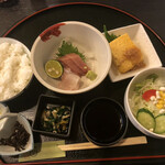 Hamanaka - 1500円のものには、刺身とデザートが付きます。