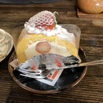 Kohikan Kurando - いちごのロールケーキ　セットで350円