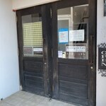 ブーランジェリーカフェ ペジーブル - カフェはこの扉を入って２階