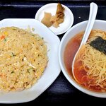 中華 丸八 - チャーハン大盛・半ラーメン