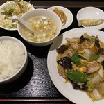 シン龍閣 - 日替りランチ　豚肉とキクラゲと玉子炒め￥858
