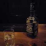 バー リキッド ルビー - この酒をとっといてくれるというBarが新宿にあるというだけでそんなお店は貴重だ。勿論酒が飲みたいだけで無くマスターに会いたいので御伺い出来る限りはボクは行く。