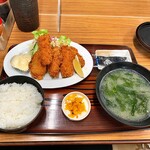 三宝 - カキフライ定食　1100円税込　味噌汁美味☆