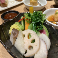 最飛び飛騨牛 しゃぶすき家 馬喰一代 名古屋WEST - お野菜もたっぷり