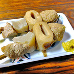 よし半 - お通し（つみれのおでん）