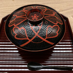 宮坂 - 美しい輪島塗り。季節毎に変わる器も一緒に楽しみたい。