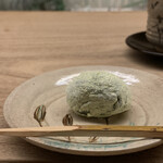 宮坂 - 香り高い、鶯餅。