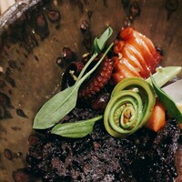 余白 - 蛸の柔らか煮 黒米のガレットと山菜