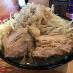 ラーメン二郎 - 黒丼の大ラーメン。神ってる絶品豚！