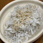 カネヒデ小林商店 - 大根おろしに乗せて醤油を一回し　最高の酒肴です