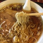 Banraitei - 麺は細めの加水少なめの縮れ。
                        茹で加減やヨシ！！！
                        
                        久しぶりにこんな麺食ったけど美味いね。
                        
                        
                        