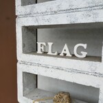 FLAG - ドアの横の文字