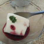 玄海鮨 - ランチのデザート  杏仁豆腐