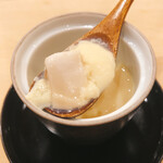 鮨 しゅん輔 - 中からは蛤が。そうか、一昨日はお雛様でしたもんね