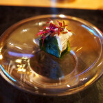 GINZA SORA - 鯖とブリヤラサヴァラン　桜のアクセント