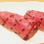 誠 - 「黒毛和牛の炙り」
      強烈な炎で炙ったお肉をお寿司にしてはいけないのでは・・・
      でもたまらなく美味い（≧∇≦）