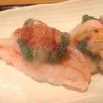 誠 - 「甘エビの握り」
      程よく熟成した甘エビを、ミソと卵を一緒に握りに。
      甘エビの本当の旨さがわかる一品ですね(^｡^)