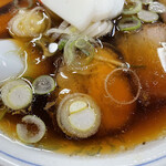 Chuuka Soba O Oishiya - 「中華そば（並盛）」（850円）のスープ