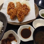 魚とサカナ - 税抜き1,000円のカキフライ定食(ご飯小盛り)