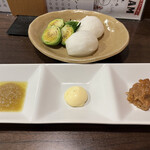 金町製麺 - 芽キャベツと新玉のホイル焼き　400円