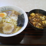 中央食堂 - ラーメン＋半マーボー丼