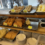 手打十段 うどんバカ一代 - 天ぷらなどトッピング。