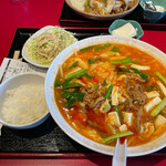 永利 豊洲駅前店 - 酸辣湯大盛りです。酸味が少し弱いかな。杏仁豆腐は美味しかったです。